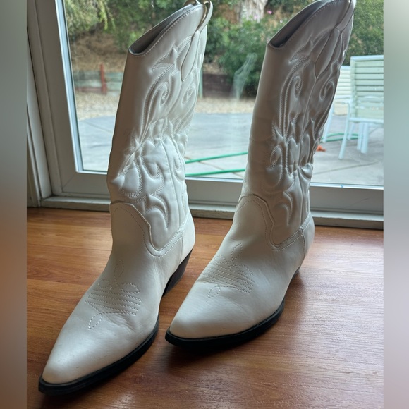 ASOS DESIGN Andi flat western / cowgirl boots in white W 9 - Picture 3 of 9